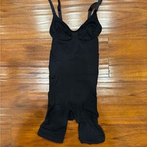 SKIMS Onyx Seamless Sculpt Mid Thigh Bodysuit